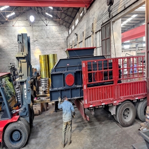 2PG1508大型對輥破碎機發(fā)貨圖片_發(fā)往廣東清遠_破碎石英砂