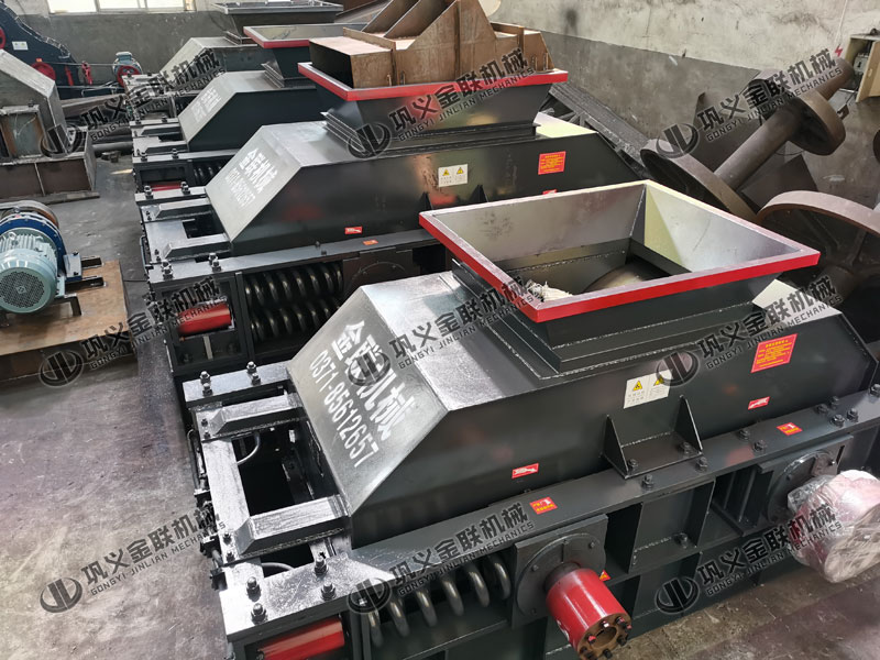 大型對(duì)輥破碎制砂機(jī)有哪些優(yōu)勢(shì)，購買一臺(tái)需要多少錢？