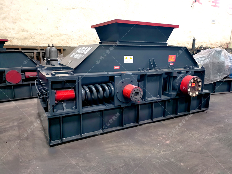 處理玄武巖、鵝卵石成沙的小型對輥制砂機產(chǎn)量多大？