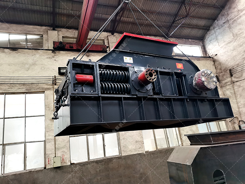 單臺大型河卵石破碎制砂機發貨圖片