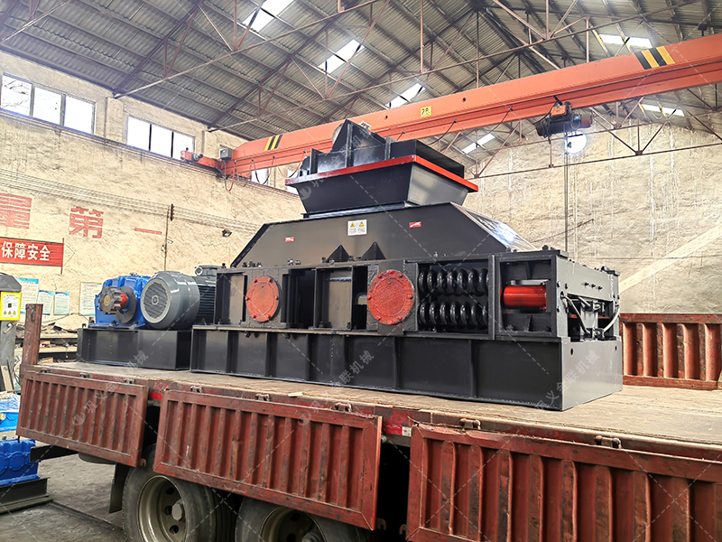 1200x800半自動液壓對輥破碎機發貨圖片