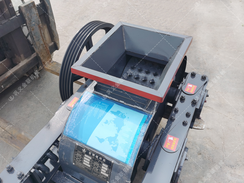 2PGC400X250小型雙齒輥破碎機發(fā)貨圖片_發(fā)往江蘇徐州_破碎玻璃