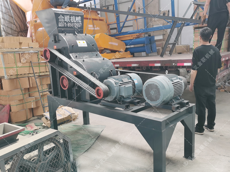 小型雙級粉碎機發貨圖片_發往山東煙臺_破碎粉煤灰
