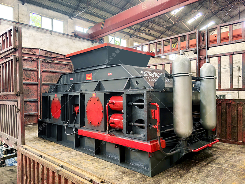 液壓對(duì)輥制砂機(jī)破碎一噸瓜米石，能出多少砂子？