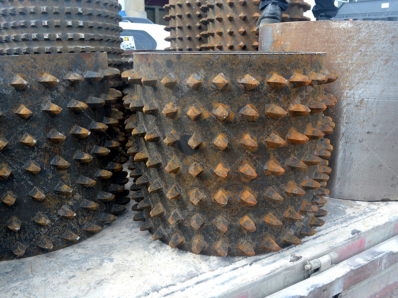 建筑垃圾回收難？雙齒輥破碎機為何能輕松“消化”不規則物料？