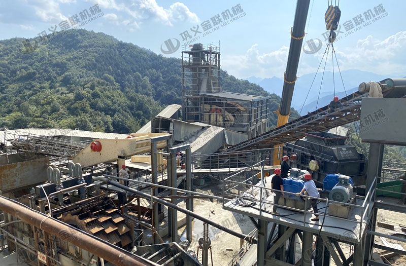 輥式超細(xì)粉機(jī)2